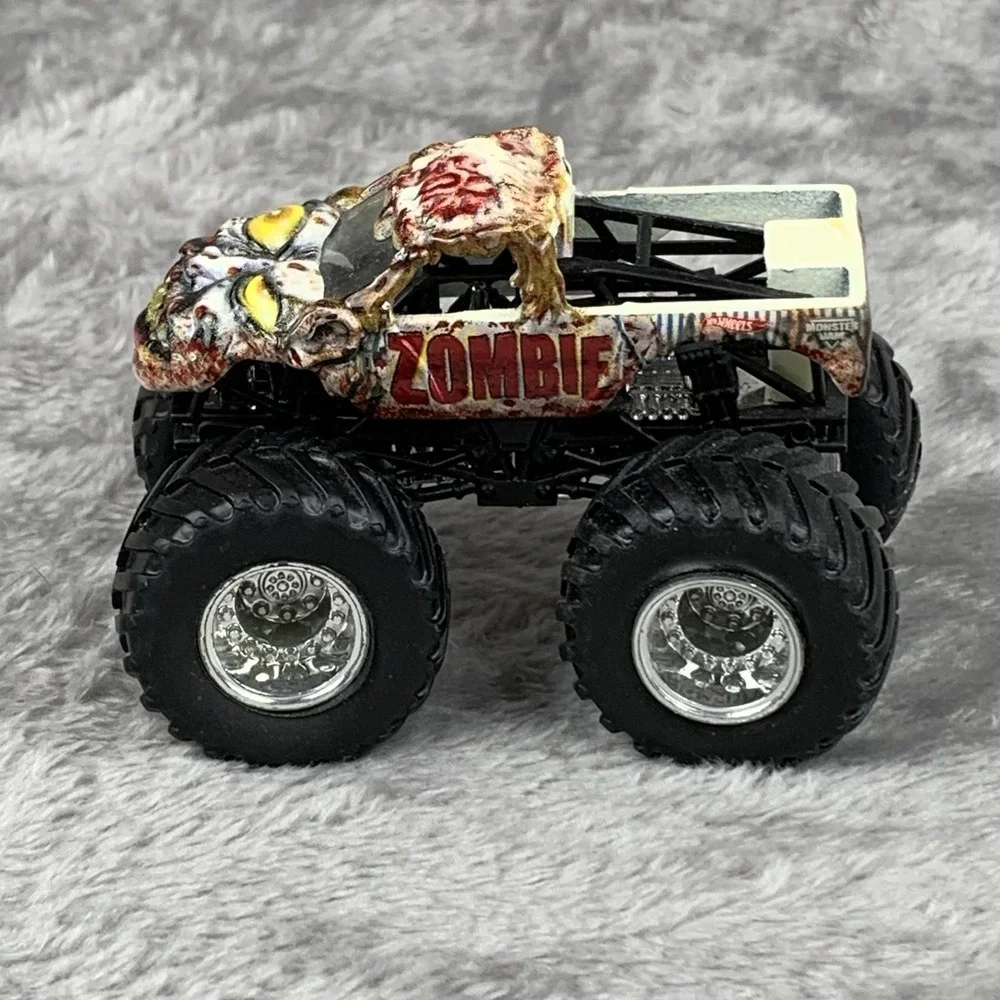 Hot Wheels Monster Trucks lot of 2 Trucks 1:64 Zombie & Wild Thang Preowned